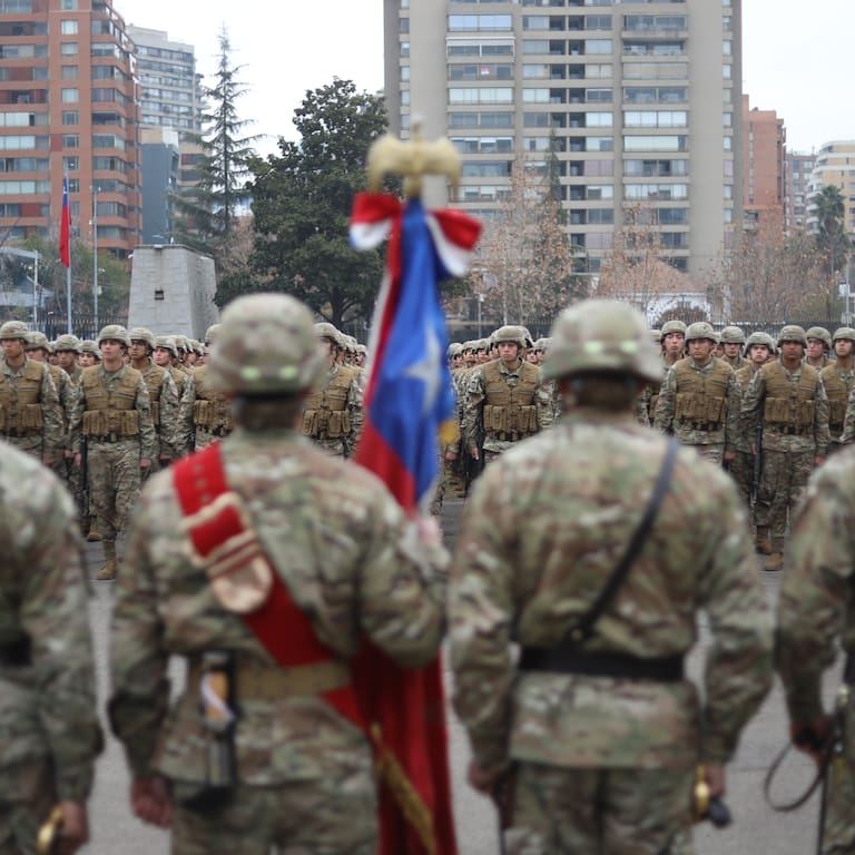 Desvíos de tránsito en Santiago hoy jueves: revisa las calles afectadas por ceremonia de Juramento a la Bandera