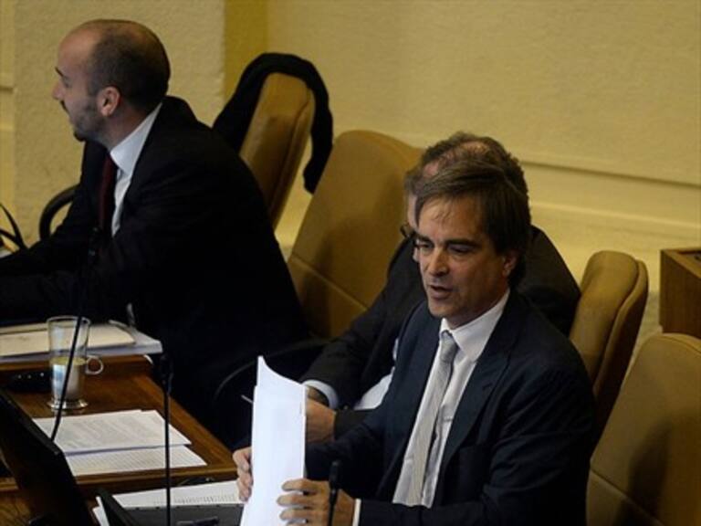 Lapsus: Presidenta de la cámara de diputados le dice «Luciano Cruz Coco» a Cruz Coke