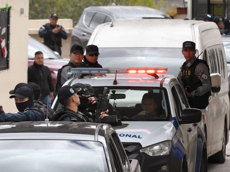 El general Romeo Vásquez fue detenido en la ciudad de Tegucigalpa para ser trasladado ante un tribunal de la justicia en Honduras