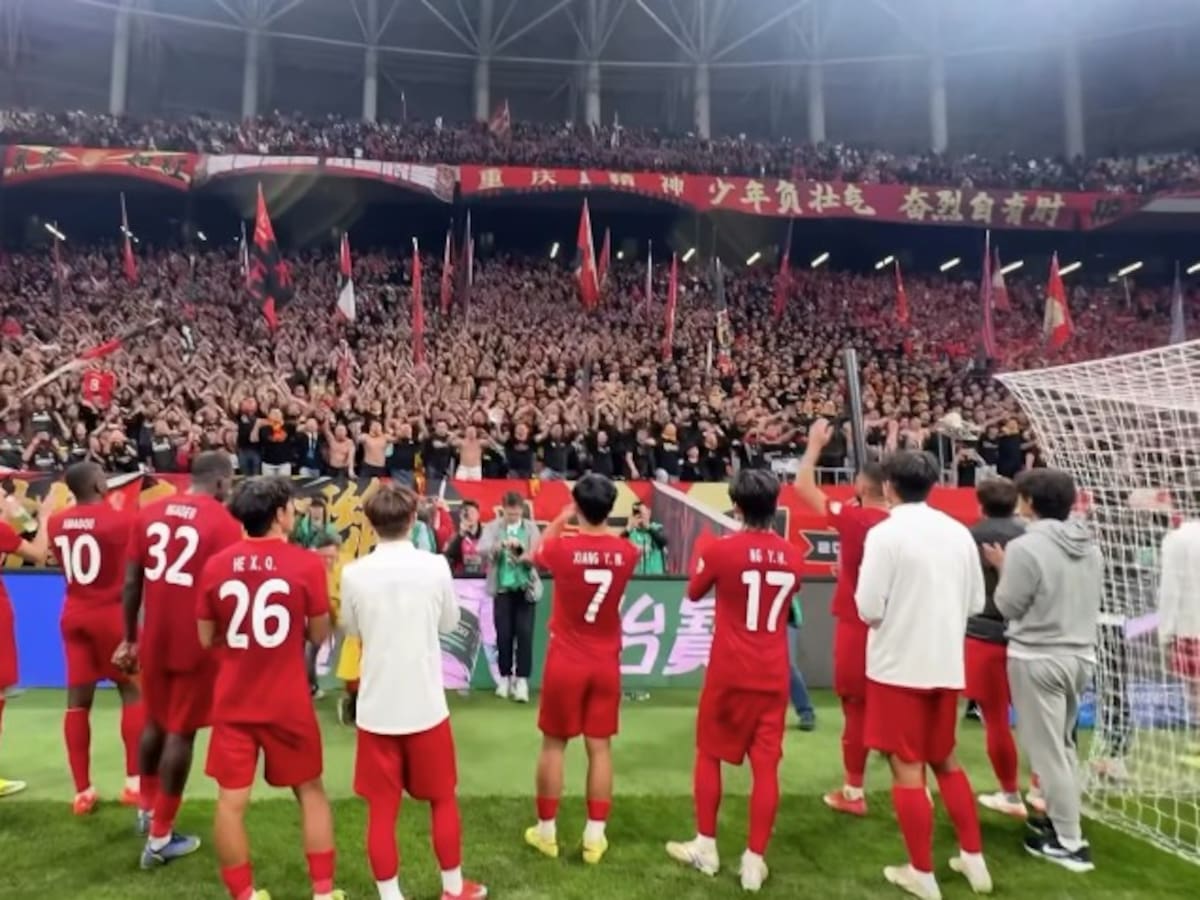 ¿El mejor país de China? Hinchas asiáticos de fútbol cantan “El pueblo unido jamás será vencido” y enloquecen a Chile