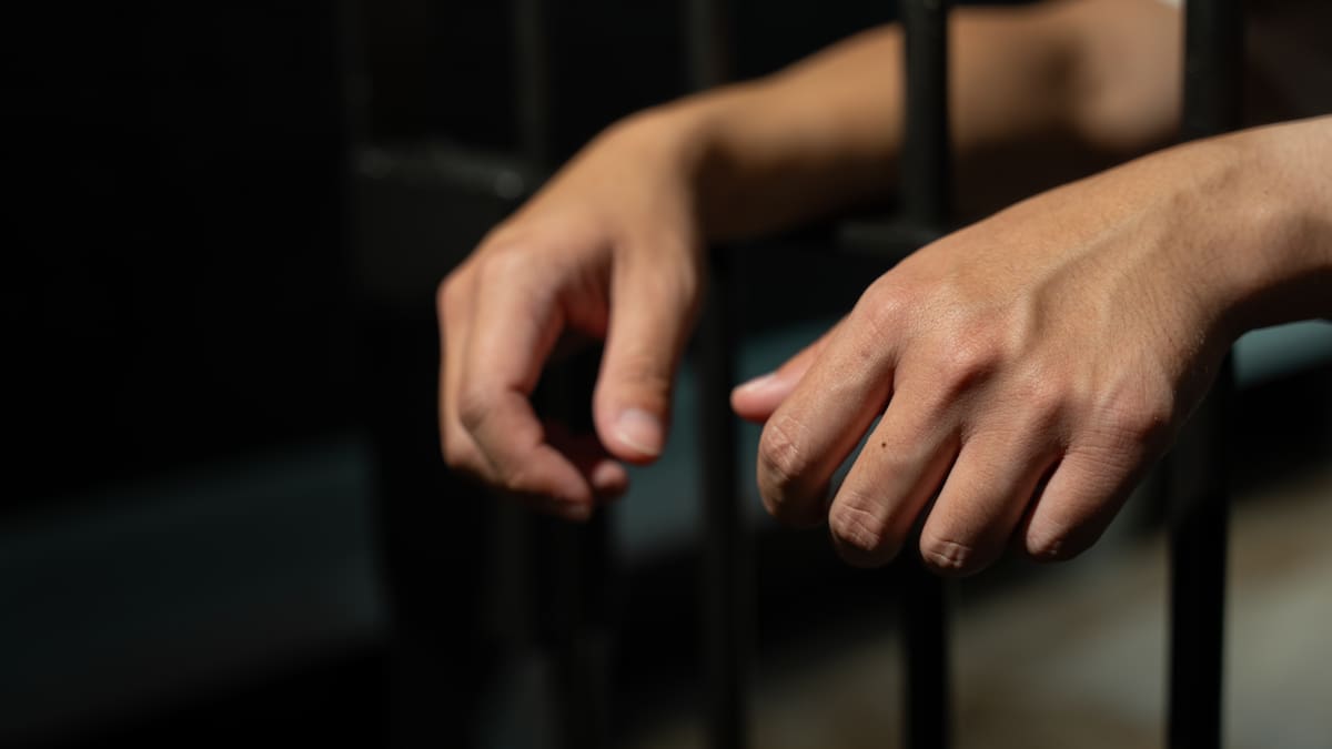 Justicia para una madre y su bebé: Corte envía a la cárcel a sujeto que golpeó y arrastró por el suelo a su pareja