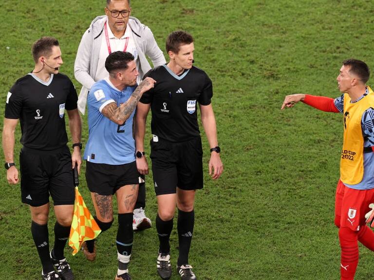 FIFA abre expedientes contra cuatro jugadores de Uruguay por incidentes ante Ghana