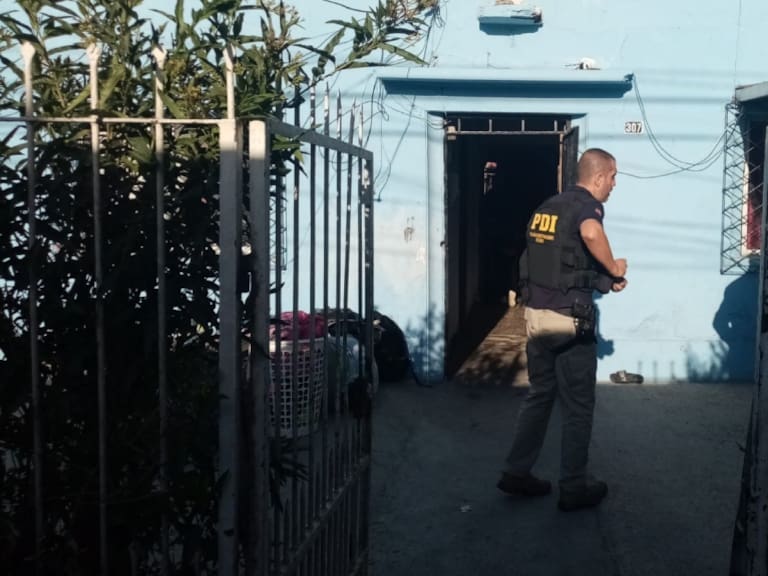 PDI desaloja vivienda tomada en Estación Central: se encontraron drogas y armas