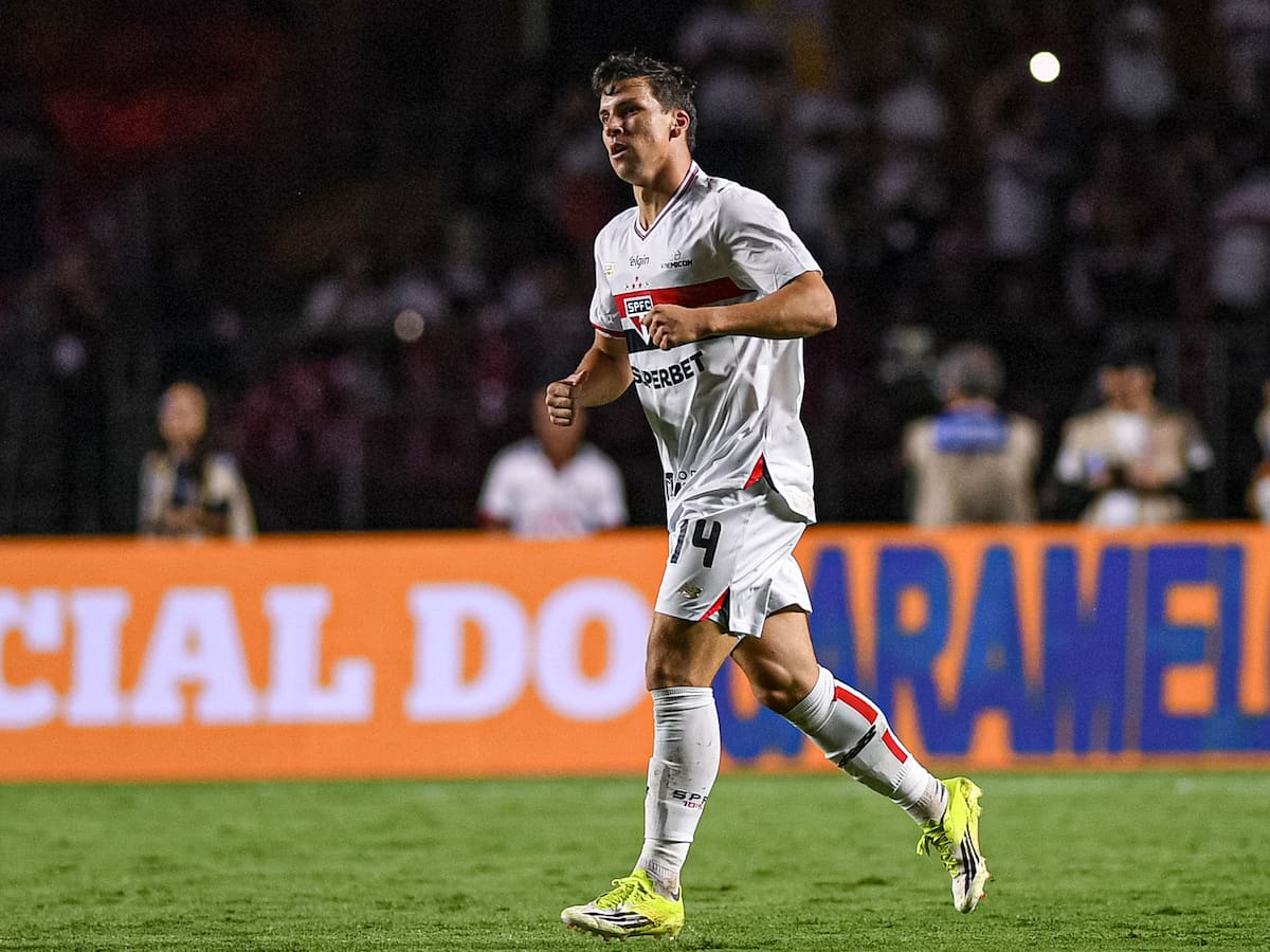 Gran momento en Brasil: Gonzalo Tapia marca en ajustada victoria de Sao Paulo sobre el Santos de Neymar