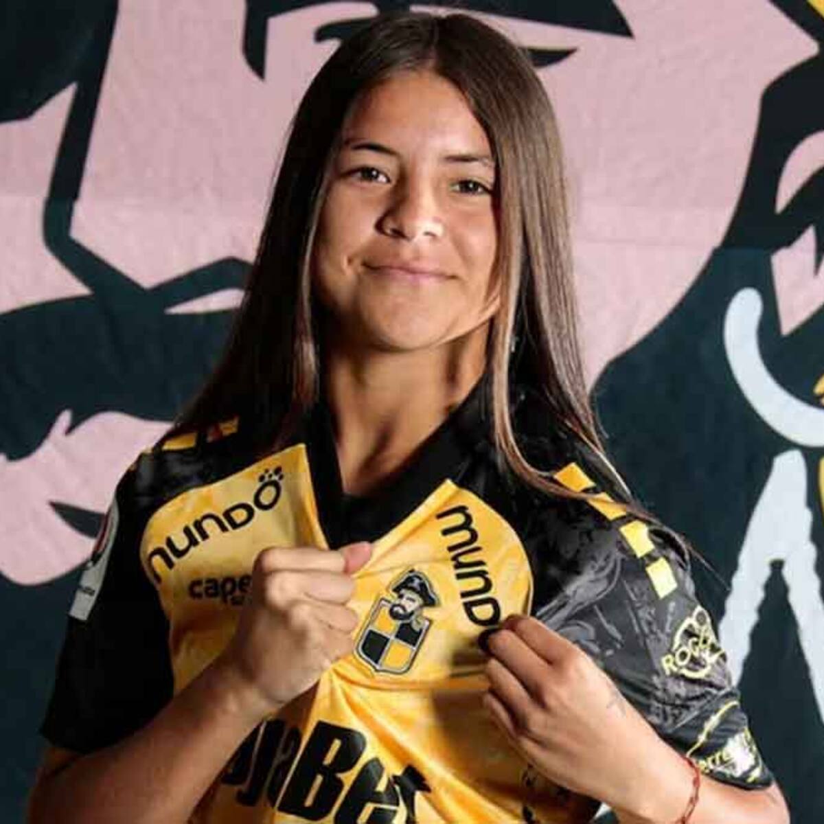 “Estamos contigo y mucha fuerza”: fútbol femenino chileno llena de apoyo a Natsumy Millones tras compleja situación médica