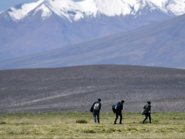 08 de Febrero de 2021 / IQUIQUEPese a bajar la cantidad de inmigrantes que se encuentran en Colchane, aún existe un grupo que busca alternativas para arribar a Iquique u otras ciudades del país en busca de mejores expectativas de vida.
FOTO: CRISTIAN VIVERO BOORNES/AGENCIAUNO