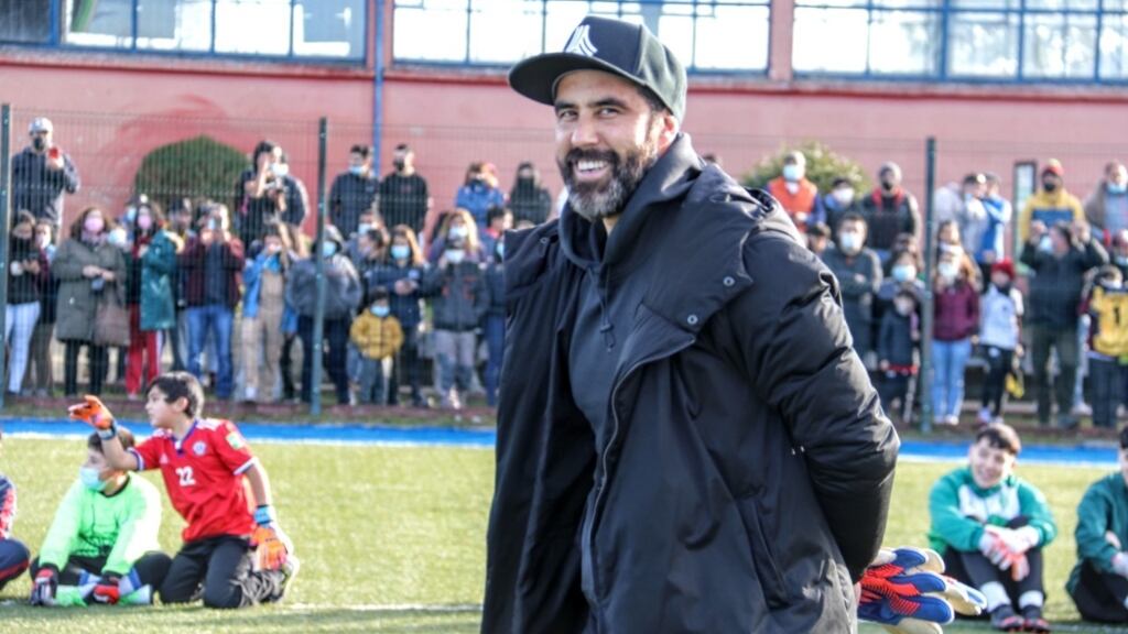 Claudio Bravo fue nombrado ciudadano ilustre de Los Muermos: "Se agradece el cariño y el respeto de la gente"