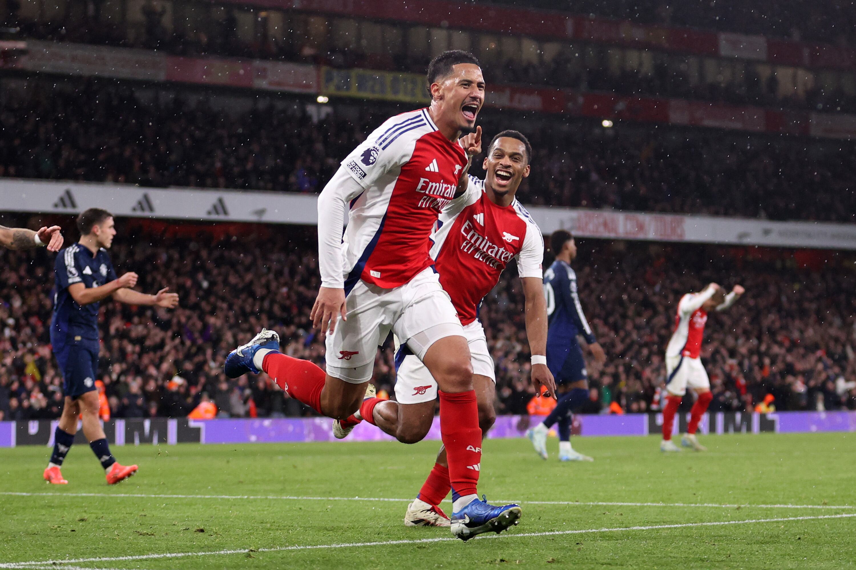 Arsenal superó al Manchester United y aprovechó el tropiezo del Liverpool para arcercarse a la cima de la Premier League | Getty Images