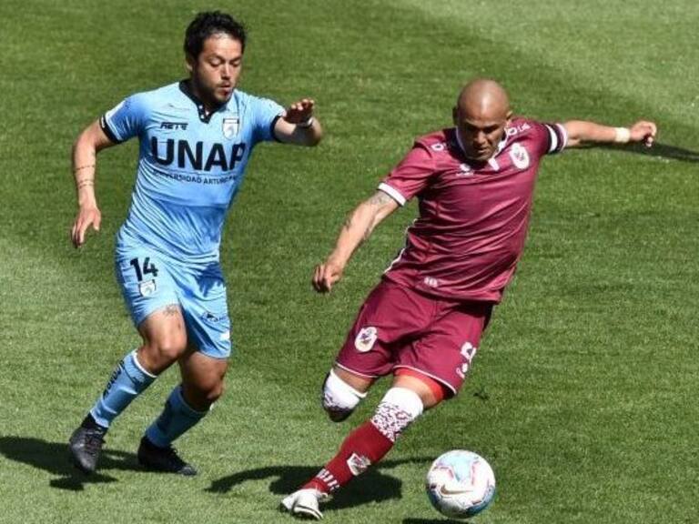 04 DE DICIEMBRE DE 2020/LA SERENAFranz Schultz (i) y Humberto Suazo (d), durante el partido valido por el campeonato nacional AFP PlanVital 2020, entre Deportes La Serena y Deportes Iquique, disputado en el Estadio La Portada.
FOTO: ALEJANDRO PIZARRO UBILLA/AGENCIAUNO