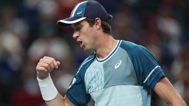 Debut triunfal: Nicolás Jarry gana dura batalla ante Popyrin y avanza en el Masters 1000 de París