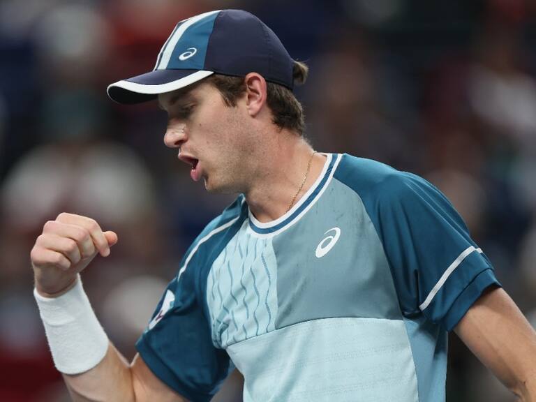 Debut triunfal: Nicolás Jarry gana dura batalla ante Popyrin y avanza en el Masters 1000 de París