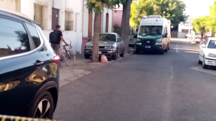 Conmoción en Maipú: hombre apuñala a su esposa y a su hijo y queda detenido por femicidio frustrado