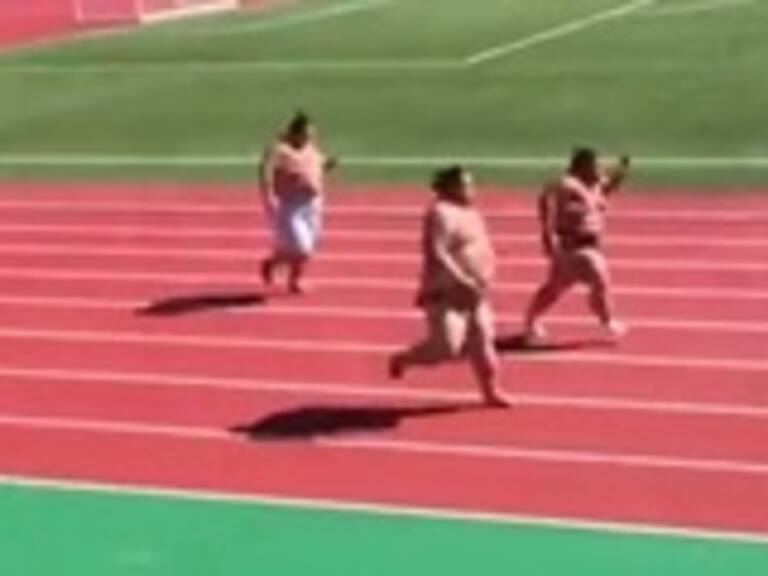 ¿Ha visto correr a unos luchadores de sumo? Pase por acá