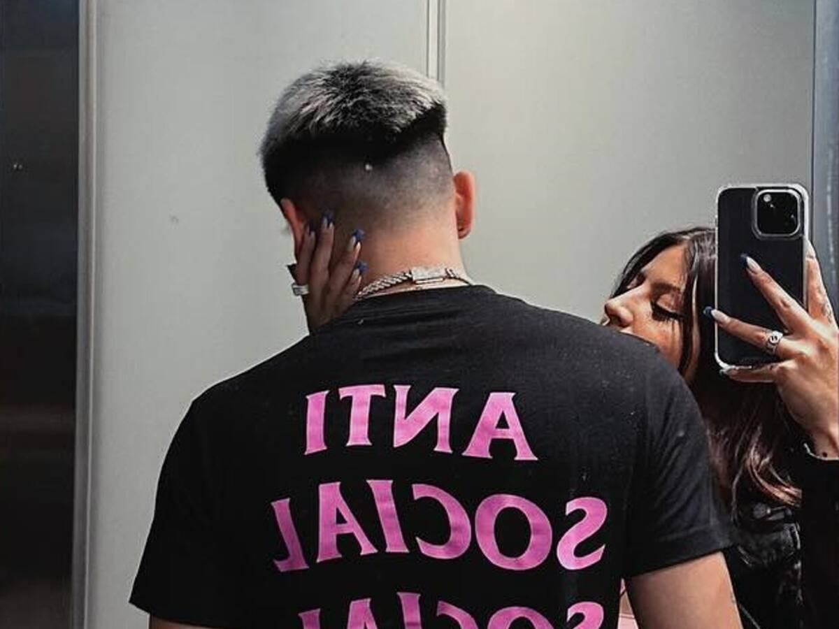 Cantante del género urbano le regaló millonaria cartera a su pareja en su cumpleaños: además le obsequió una cadena de diamantes