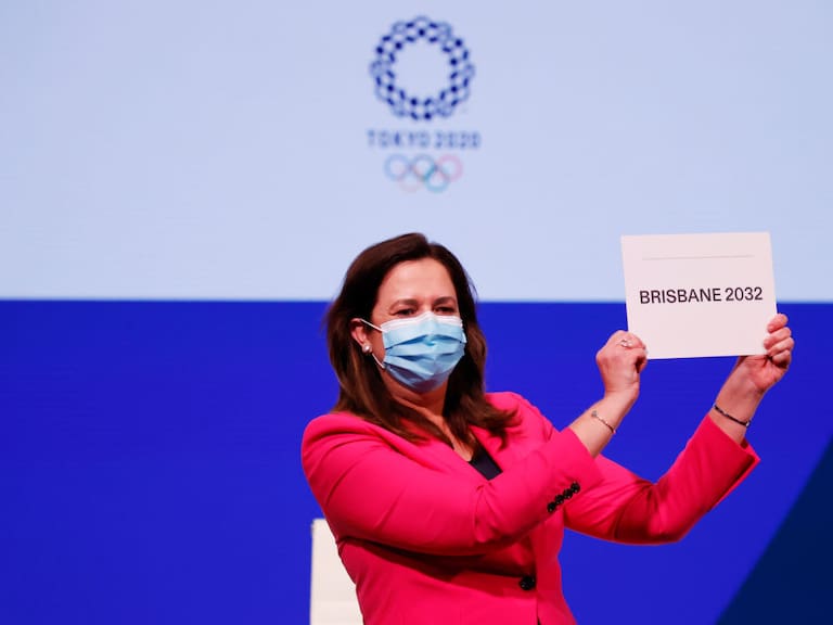 Primer ministra de Queensland, Annastacia Palaszczuk, festeja el nombramiento de Brisbane 2032