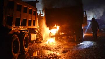 Desconocidos protagonizan ataque incendiario en Cautín: 15 vehículos fueron quemados