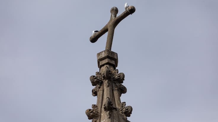 Peligro en histórica iglesia de Viña del Mar: evalúan usar un helicóptero para retirar cruz dañada tras sismo