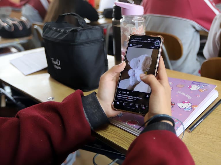 ¿Buena o mala medida? profesores reportan primeros resultados en los estudiantes tras prohibición de celulares