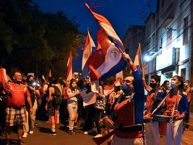 Protestas ciudadanas contra el gobierno por el manejo de la pandemia en Paraguay
