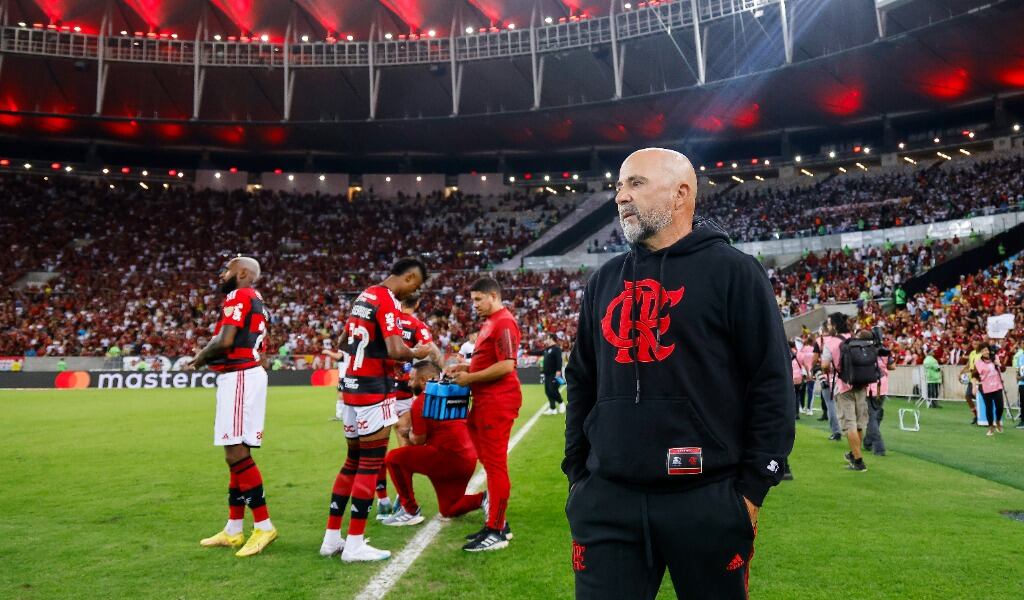 Tenso ambiente: hinchas de Flamengo corean insulto contra Jorge Sampaoli en el Estadio Maracaná