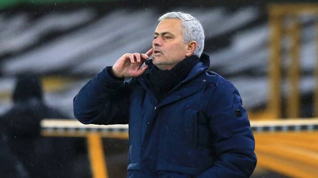 WOLVERHAMPTON, ENGLAND - DECEMBER 27: Jose Mourinho, Manager of Tottenham Hotspur gives his team instructions during the Premier League match between Wolverhampton Wanderers and Tottenham Hotspur at Molineux on December 27, 2020 in Wolverhampton, England. The match will be played without fans, behind closed doors as a Covid-19 precaution. (Photo by Lindsey Parnaby - Pool/Getty Images)