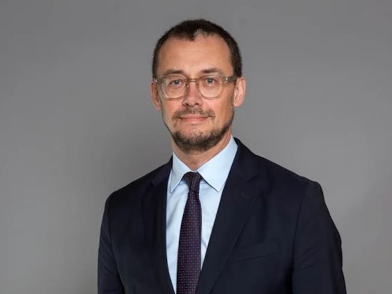 ¿Habrá aprendido lo que significa “hacerse el sueco” en Chile? Embajador de Suecia se sincera tras tres años en el país