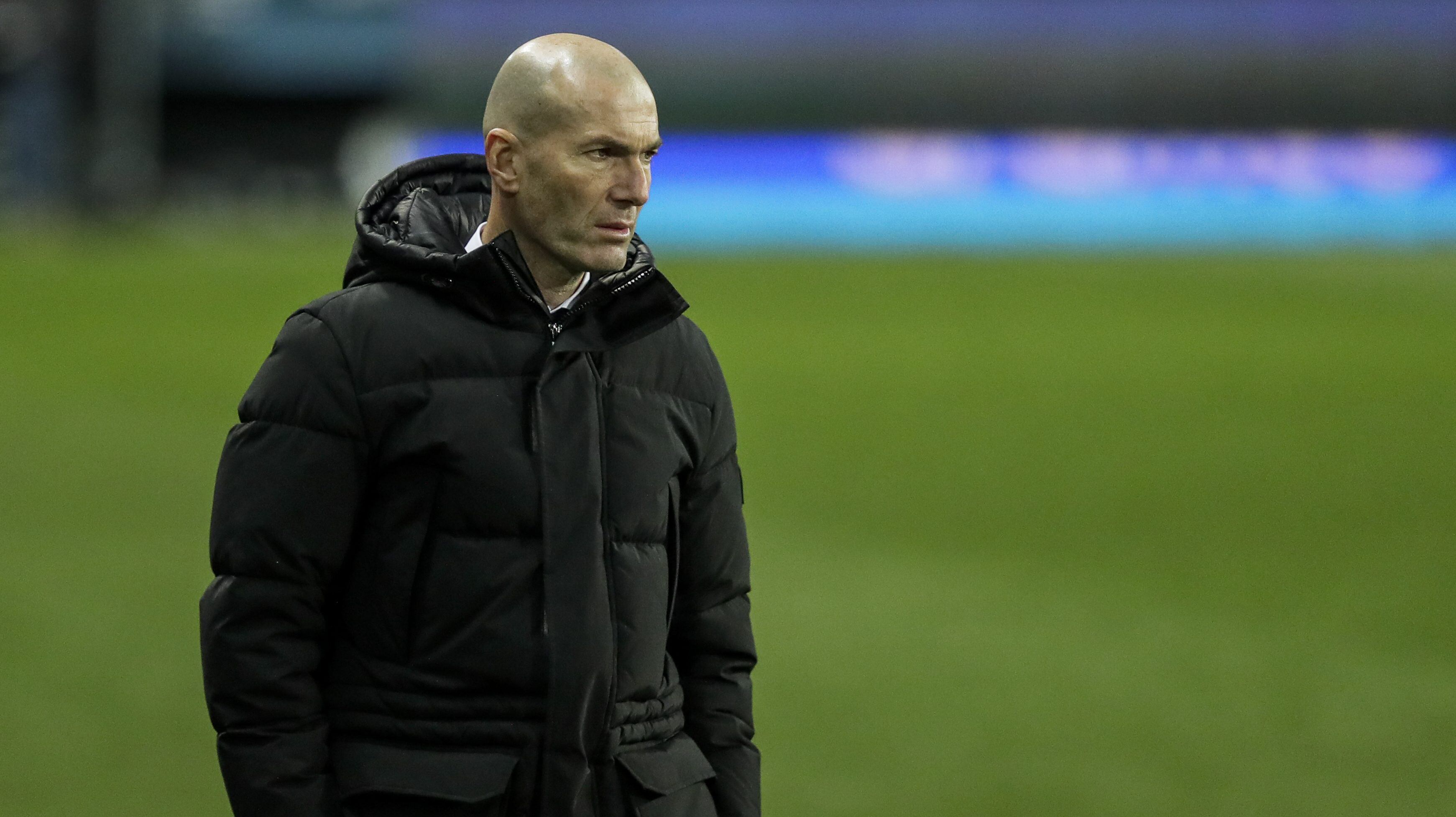 MALAGA, SPAIN - JANUARY 14: coach Zinedine Zidane of Real Madrid during the Spanish Super Cup match between Real Madrid v Athletic de Bilbao at the La Rosaleda Stadium on January 14, 2021 in Malaga Spain (Photo by David S. Bustamante/Soccrates/Getty Images)