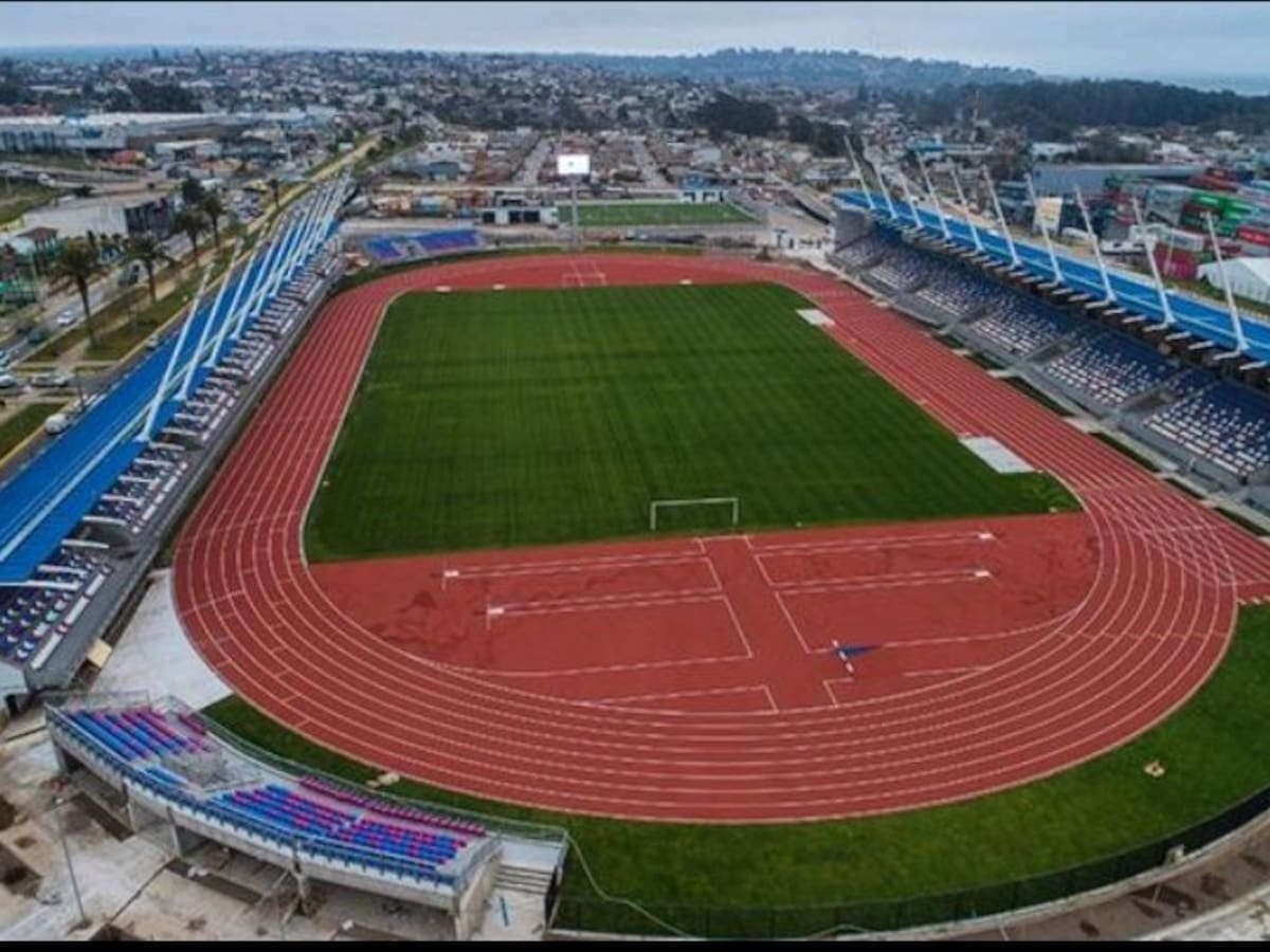 Cancha de San Antonio evidencia un paupérrimo estado tras la disputa entre la municipalidad y el MOP