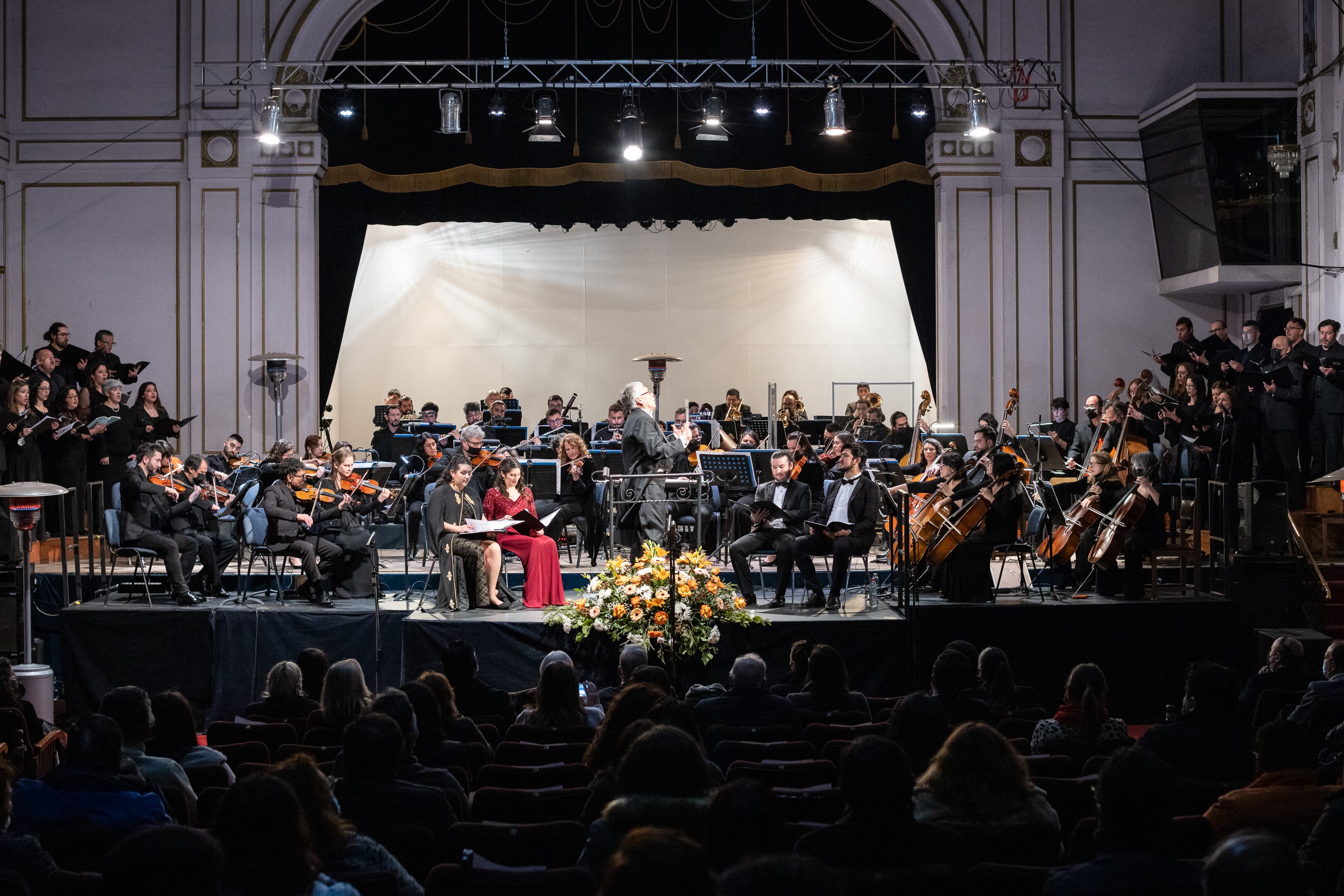 Orquesta Clásica USACH, Coro USACH, solistas y David Del Pino