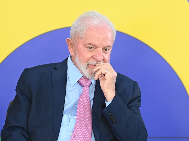 El presidente de Brasil, Lula da Silva, en un evento de firma de contratos estatales en el Palacio do Planalto en la ciudad de Brasilia.