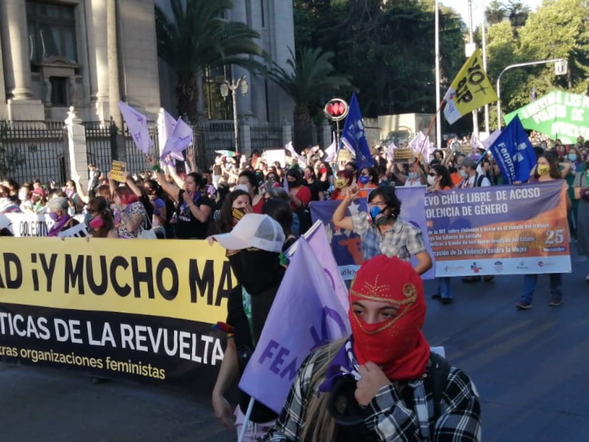 Con pañuelazo recuerdan a víctimas de femicidios en el Día Internacional de la Eliminación de la Violencia contra la Mujer