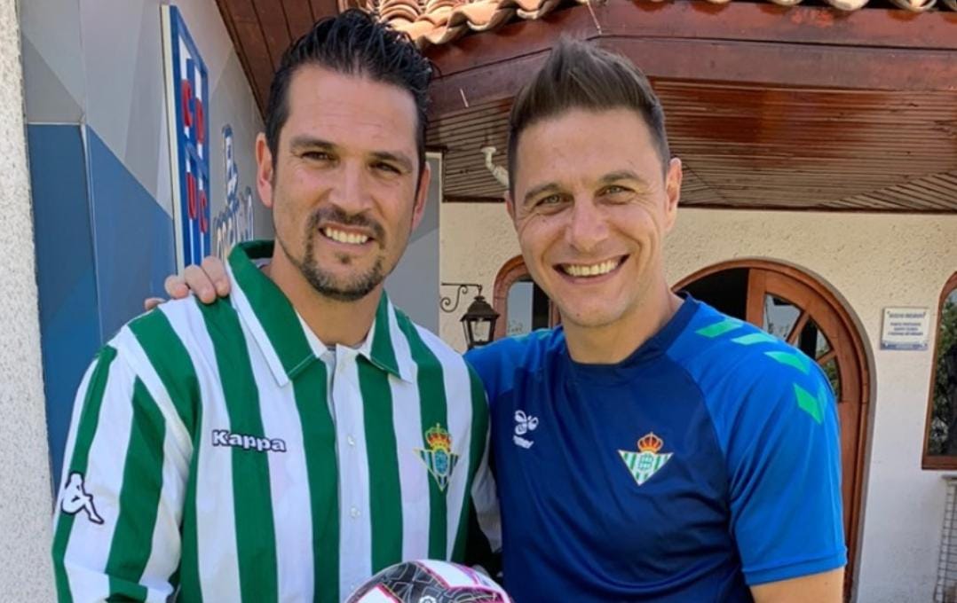 Mark González vuelve a vestir la camiseta del Real Betis y asegura que su hinchada está "dentro de las mejores del mundo y la mejor de La Liga"