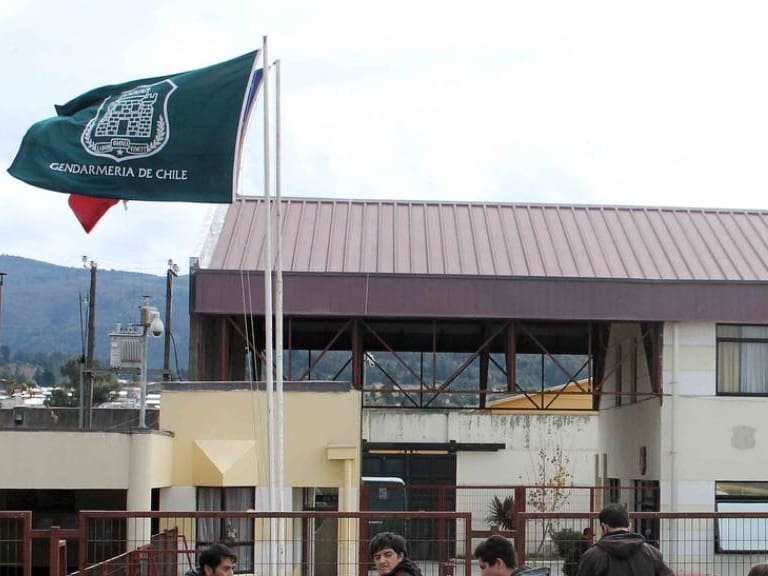 Absuelven a 17 comuneros mapuche que fueron acusados de secuestrar a gendarmes en cárcel de Angol