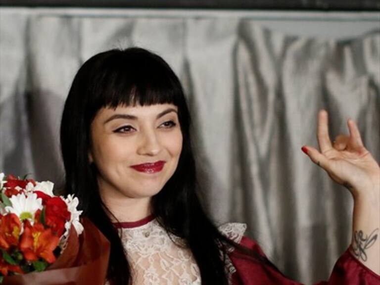 Mon Laferte cantará con Plácido Domingo en el Estadio Nacional
