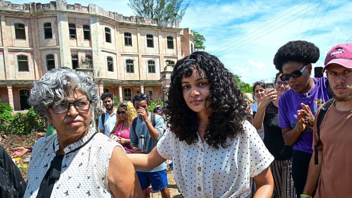 “No es un arma, es un...”: Cuba condena a influencer de 21 años y su madre tras grabar a funcionario