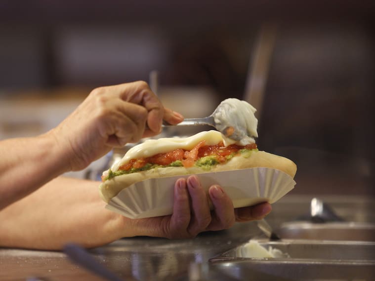 Orgullo nacional: completo chileno es elegido el mejor “hot dog” de Latinoamérica por TasteAtlas
