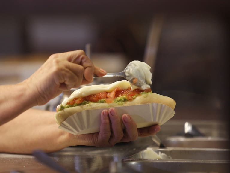 Orgullo nacional: completo chileno es elegido el mejor “hot dog” de Latinoamérica por TasteAtlas