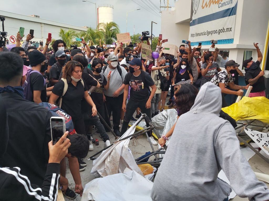 Manifestación ante el municipio en Cancún
