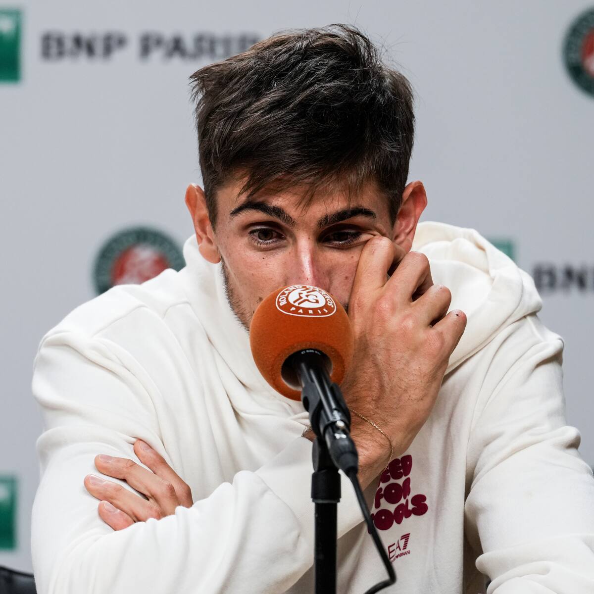 Sorpresa total en Roland Garros: Arnaldi anuncia su retiro del torneo y Cobolli avanza a la final sin jugar