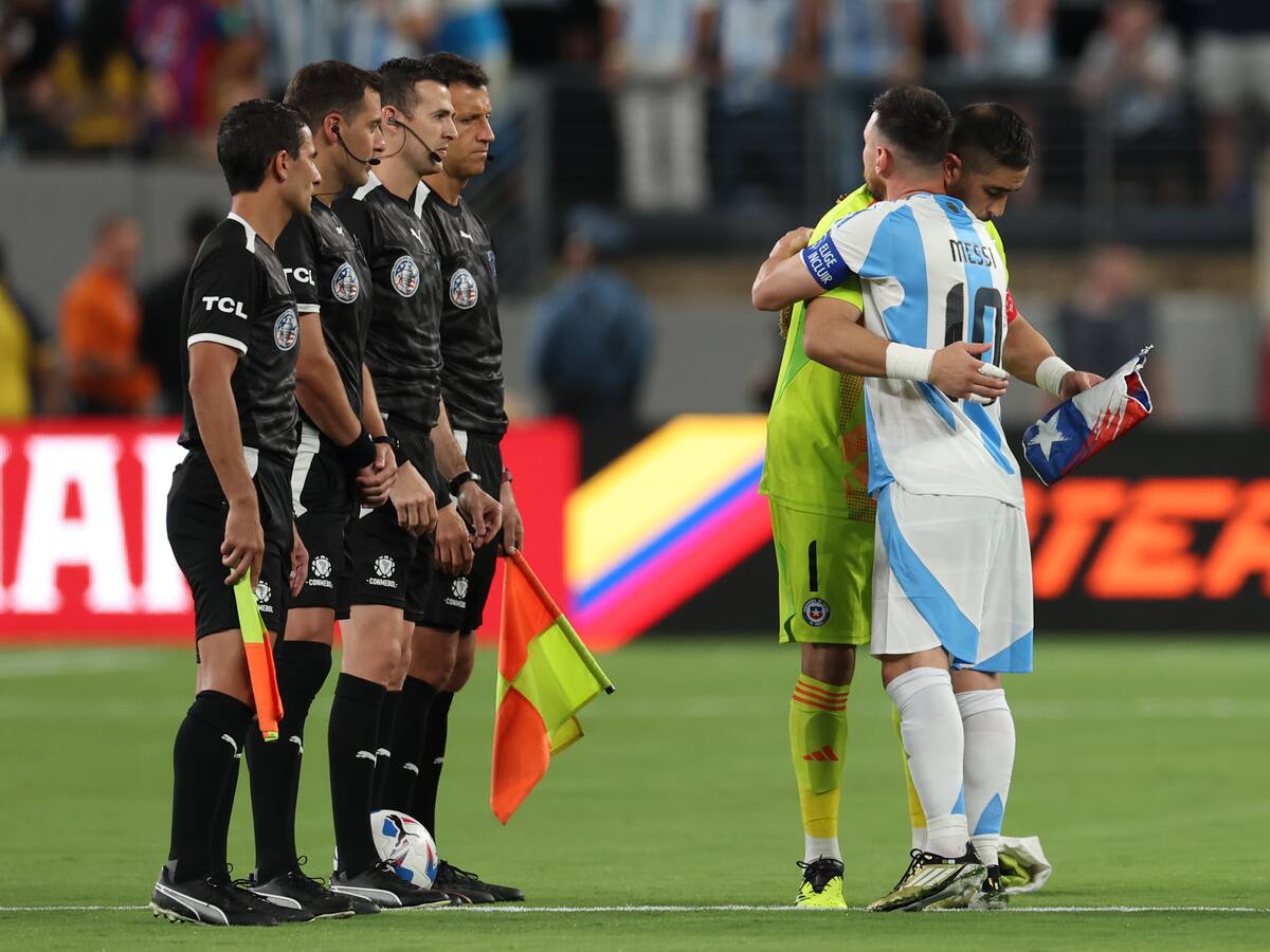 ¿Le habrá pedido consejos a Messi? Claudio Bravo tendría propuesta para jugar en la MLS