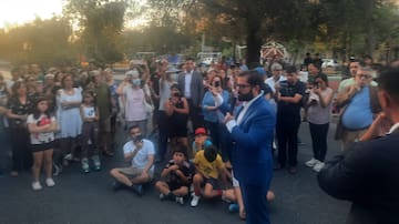 “Hemos hecho hartas cosas que no han sido suficientes”: Presidente Boric asiste a ‘caminata del silencio’ realizada por vecinos del Barrio Yungay