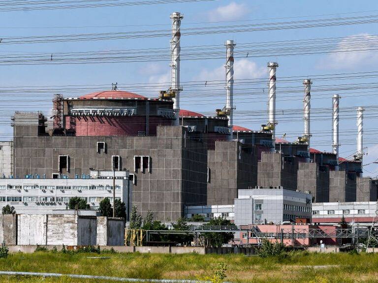 Alerta mundial: Autoridades ucranianas confirmaron incendio en planta nuclear de Zaporiyia tras enfrentamientos