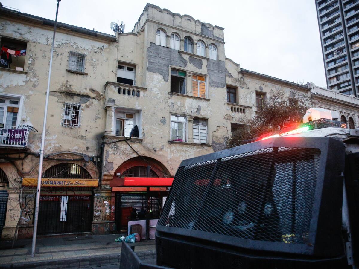 Así funcionaba el “edificio del crimen” de Santiago que fue desalojado por Carabineros