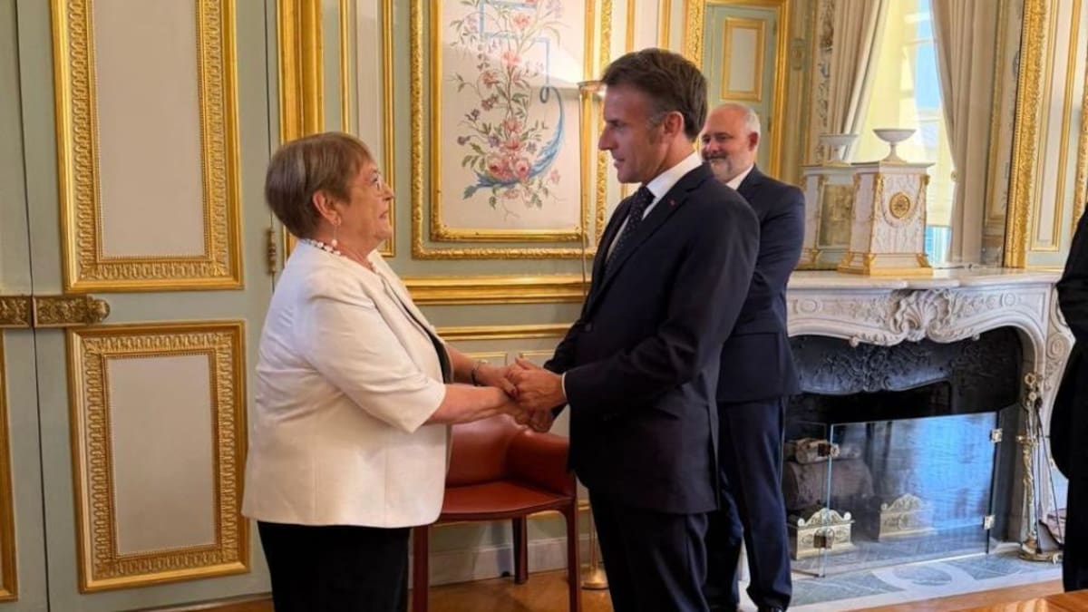Michelle Bachelet se reúne con Emmanuel Macron en busca de apoyo para llegar a la ONU
