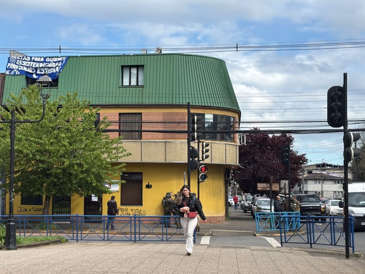 Tensión en oficinas de Junaeb en Temuco: grupo ingresa y toma dependencias durante manifestación