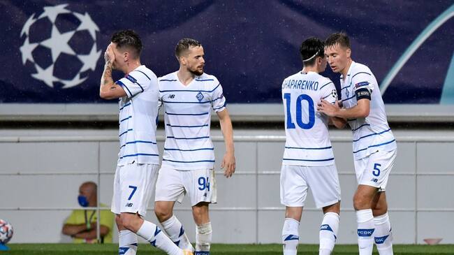 GENT, BELGIUM - SEPTEMBER 23: Benjamin Verbic of Dinamo Kiev, Tomasz Kedziora of Dinamo Kiev, Mykola Shaparenko of Dinamo Kiev, Serhiy Sydorchuk of Dinamo Kiev celebrates 1-2 during the UEFA Champions League match between Gent v Dinamo Kiev at the Ghelamco Arena on September 23, 2020 in Gent Belgium (Photo by Matteo Cogliati/Soccrates/Getty Images)