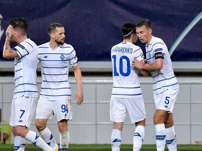 GENT, BELGIUM - SEPTEMBER 23: Benjamin Verbic of Dinamo Kiev, Tomasz Kedziora of Dinamo Kiev, Mykola Shaparenko of Dinamo Kiev, Serhiy Sydorchuk of Dinamo Kiev celebrates 1-2 during the UEFA Champions League match between Gent v Dinamo Kiev at the Ghelamco Arena on September 23, 2020 in Gent Belgium (Photo by Matteo Cogliati/Soccrates/Getty Images)