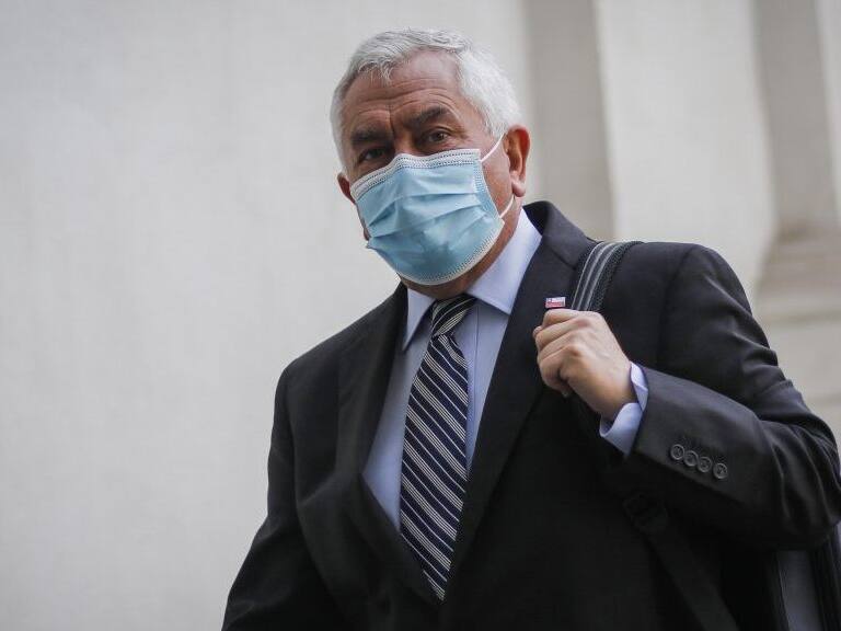 22 de julio del 2021/SANTIAGOEl ministro de Salud, Enrique Paris, llega al Palacio de La Moneda.
FOTO: SEBASTIAN BELTRAN GAETE/AGENCIAUNO