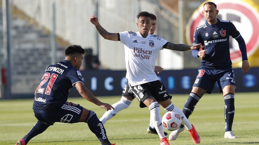25 de Abril del 2021/SANTIAGOMartin Rodriguez(c) ,durante el partido valido por la quinta fecha del Campeonato Nacional AFP PlanVital 2021, entre Colo Colo vs Universidad de Chile, disputado en el Estadio Monumental.
FOTO:FRANCISCO LONGA/AGENCIAUNO