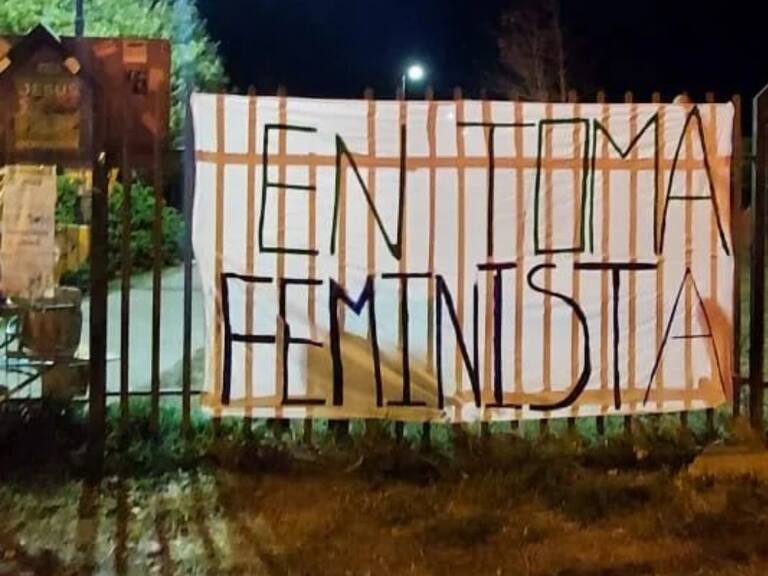 “Jauría feminista” mantiene toma de Universidad de Magallanes por denuncias de agresiones sexuales